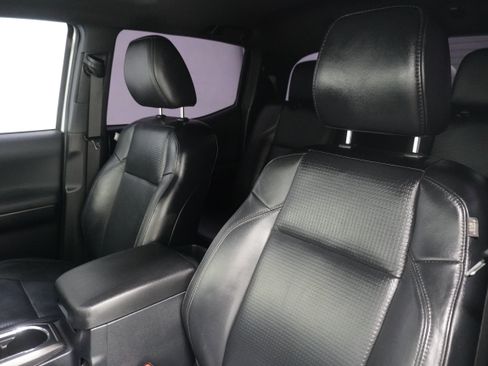 Used 2019 Toyota Tacoma TRD Off-Road AWD/4WD image 11