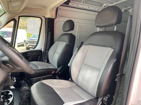 Used 2025 RAM ProMaster 2500 w/ Convenience Group FWD image 10