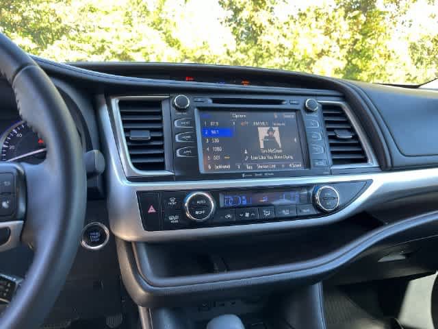 Used 2019 Toyota Highlander XLE w/ Protection Package #3 AWD/4WD image 15