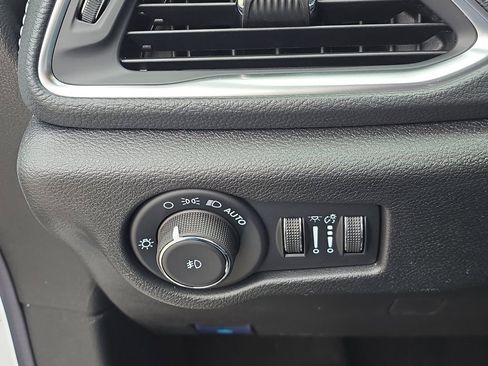 New 2026 Chrysler Pacifica Limited w/ Uconnect Theater Family Group image 27