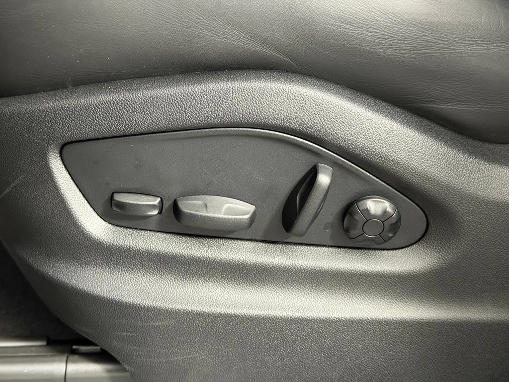Certified 2026 Porsche Cayenne Coupe AWD/4WD image 26