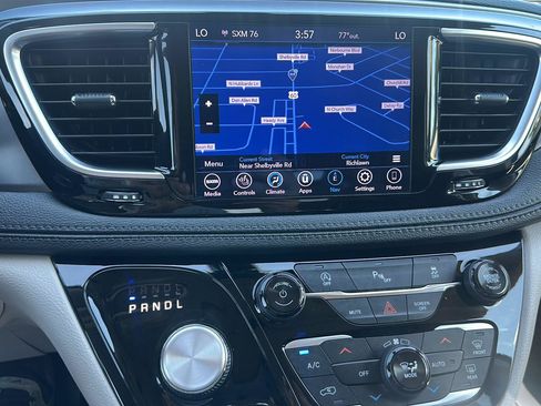 Used 2019 Chrysler Pacifica Limited FWD image 30