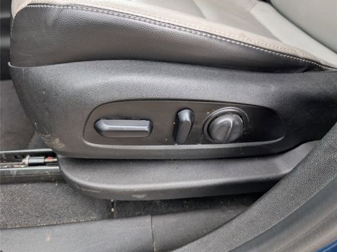 Used 2020 Chevrolet Equinox Premier image 13