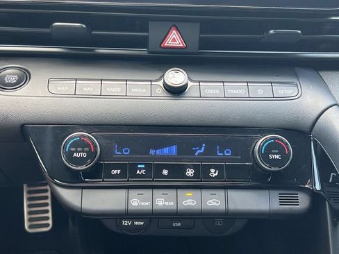 Certified 2025 Hyundai Elantra SEL FWD image 22