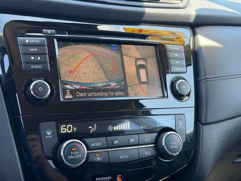 Used 2018 Nissan Rogue SL w/ Premium Package AWD/4WD image 8