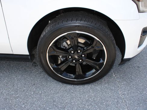 Used 2024 Ford Expedition Max Limited AWD/4WD image 9