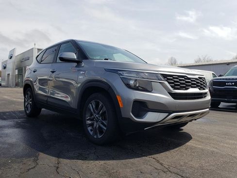 Used 2022 Kia Seltos LX image 3