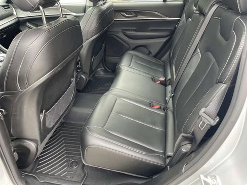 Used 2024 Jeep Grand Cherokee Limited image 13