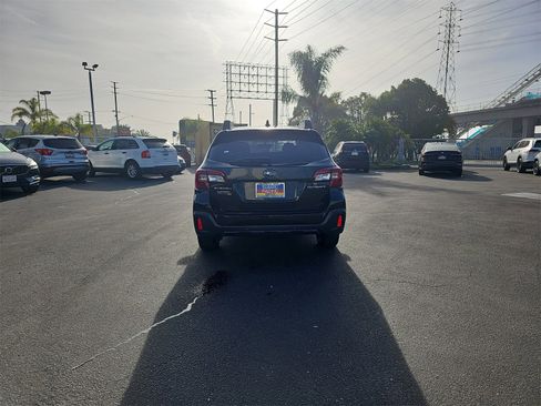 Used 2018 Subaru Outback 2.5i Limited image 6