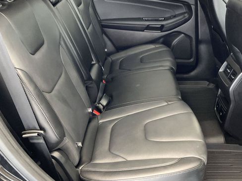 Used 2018 Ford Edge Titanium w/ Technology Package AWD/4WD image 14