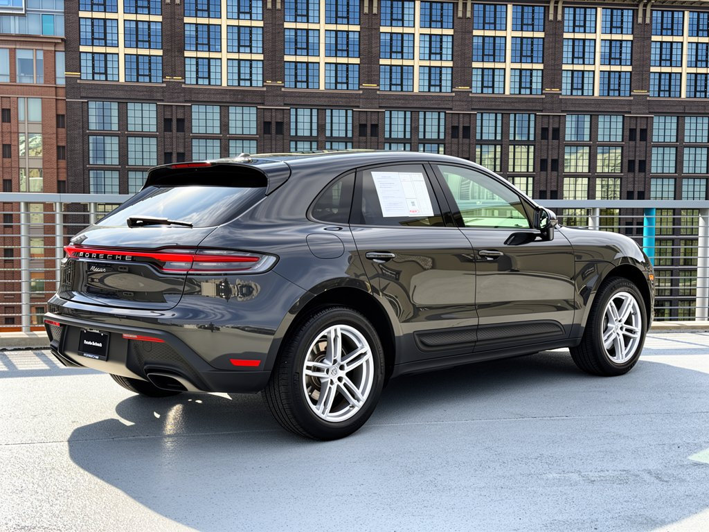 Certified 2024 Porsche Macan AWD/4WD image 9