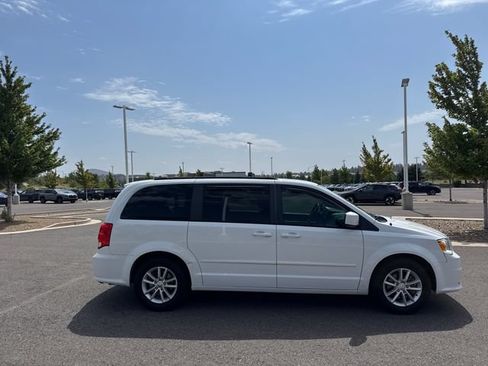 Used 2014 Dodge Grand Caravan SXT w/ Rear Park Assist Package FWD image 2