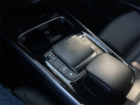 Used 2023 Mercedes-Benz GLB 250 4MATIC image 17