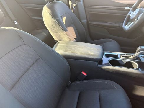 Certified 2024 Nissan Altima 2.5 SV FWD image 10