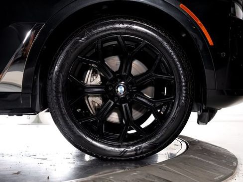 Used 2024 BMW X7 xDrive40i w/ Premium Package AWD/4WD image 17