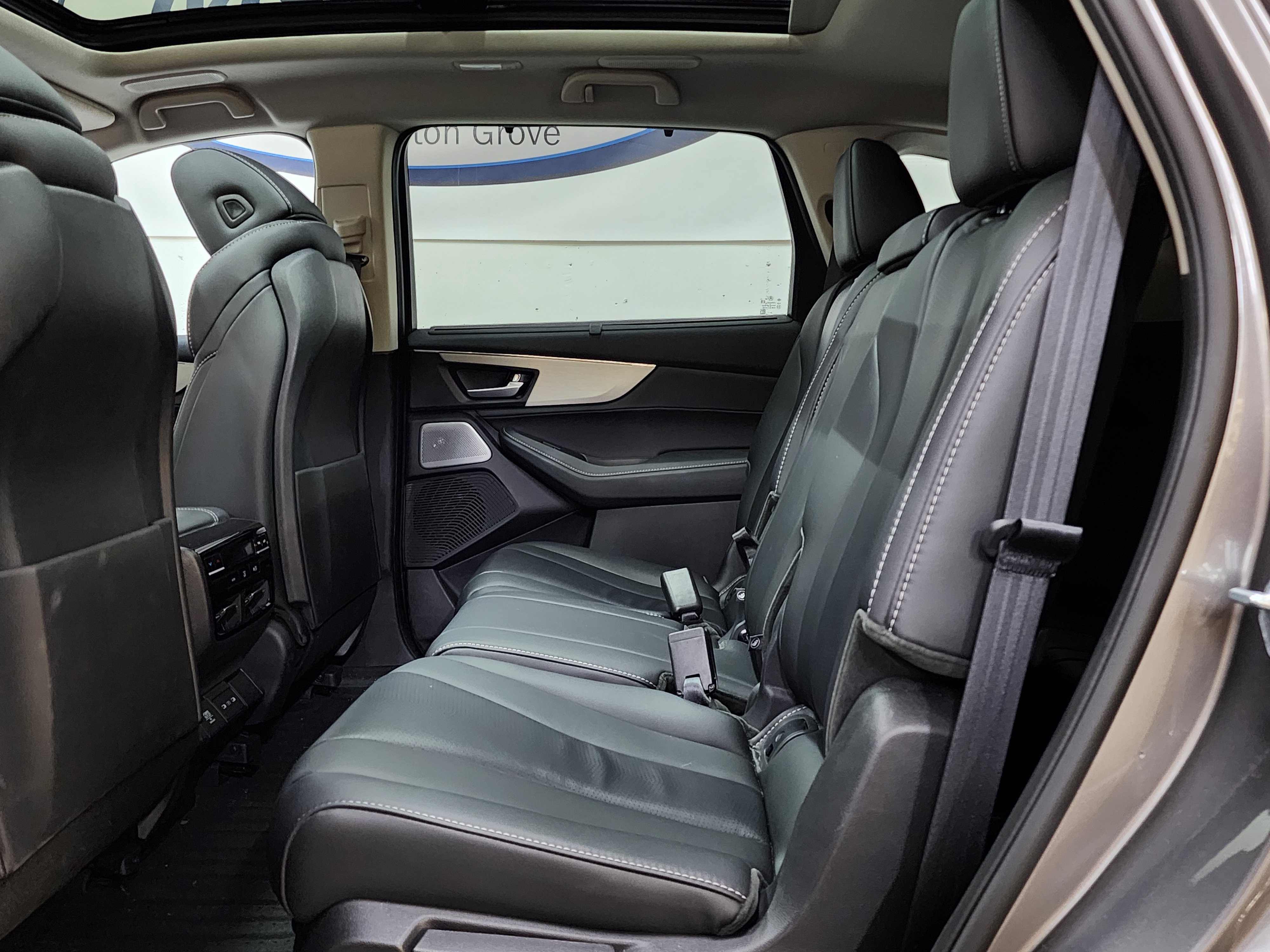 Certified 2025 Acura MDX w/ Technology Package AWD/4WD image 18