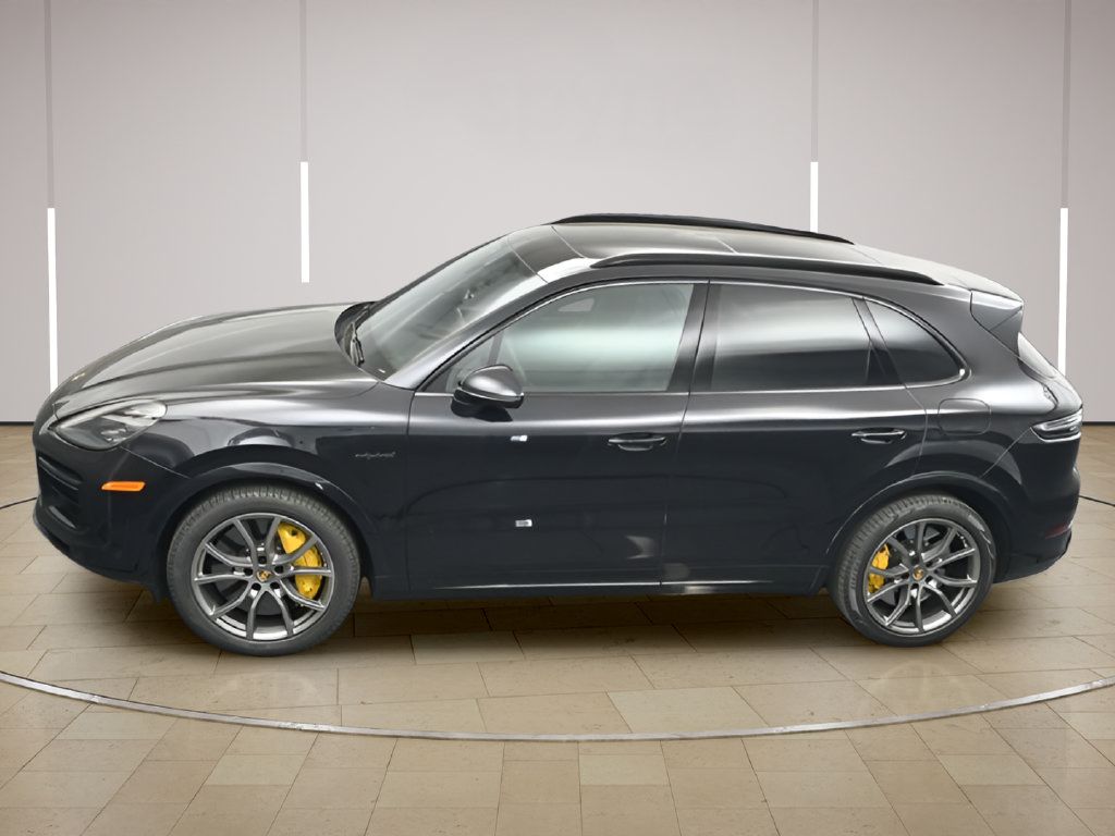 Certified 2022 Porsche Cayenne Turbo S AWD/4WD image 34