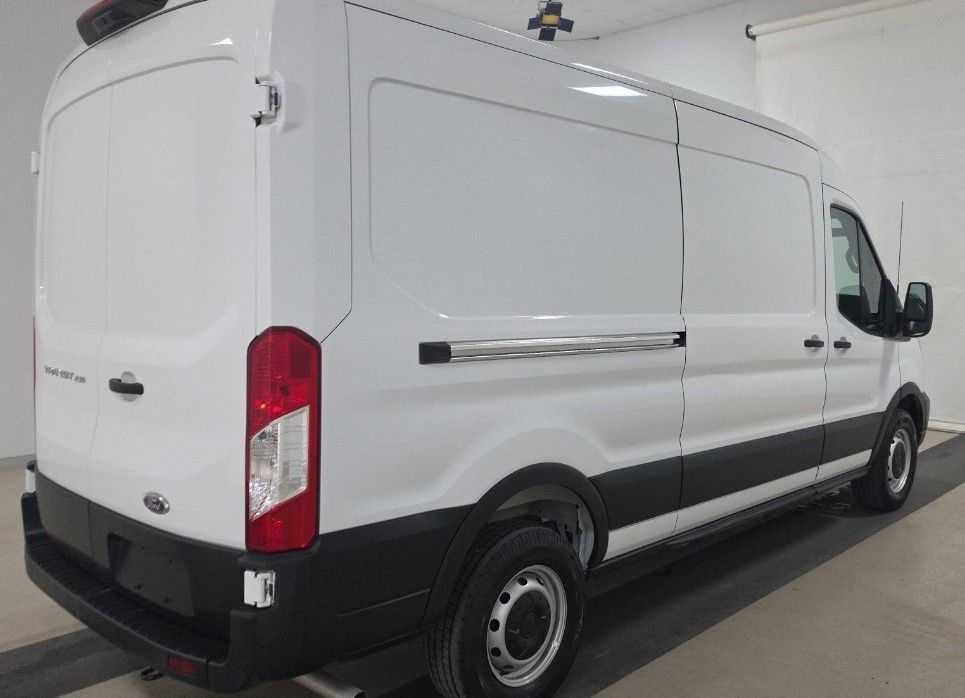 Used 2025 Ford Transit 250 148 Medium Roof RWD image 2