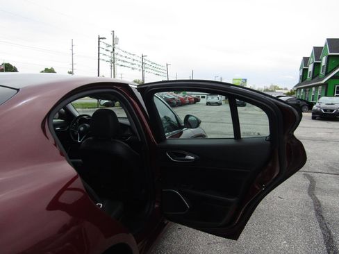 Used 2019 Alfa Romeo Giulia AWD w/ Cold Weather Package image 21