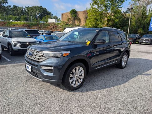 Certified 2022 Ford Explorer Limited w/ Limited Technology Package AWD/4WD image 2
