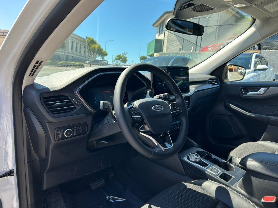 Used 2023 Ford Escape SE FWD image 13