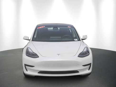 Used 2023 Tesla Model 3 Standard Range image 2