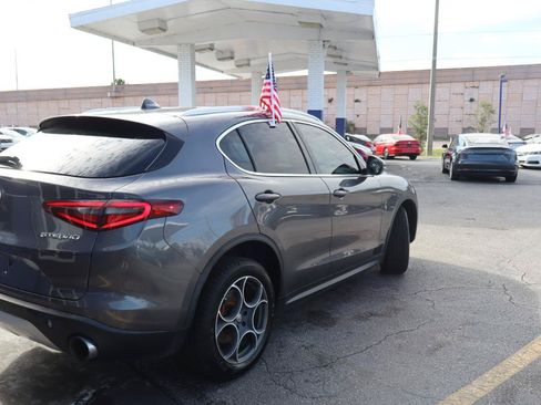 Used 2018 Alfa Romeo Stelvio AWD image 3
