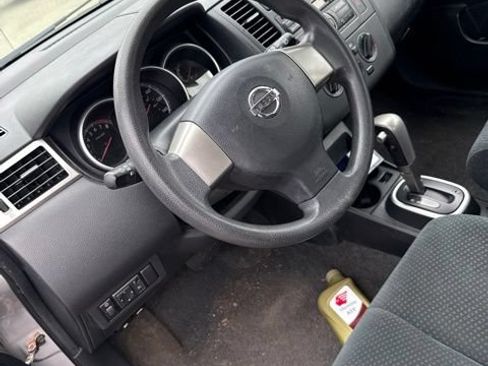 Used 2011 Nissan Versa 1.8 S FWD image 4
