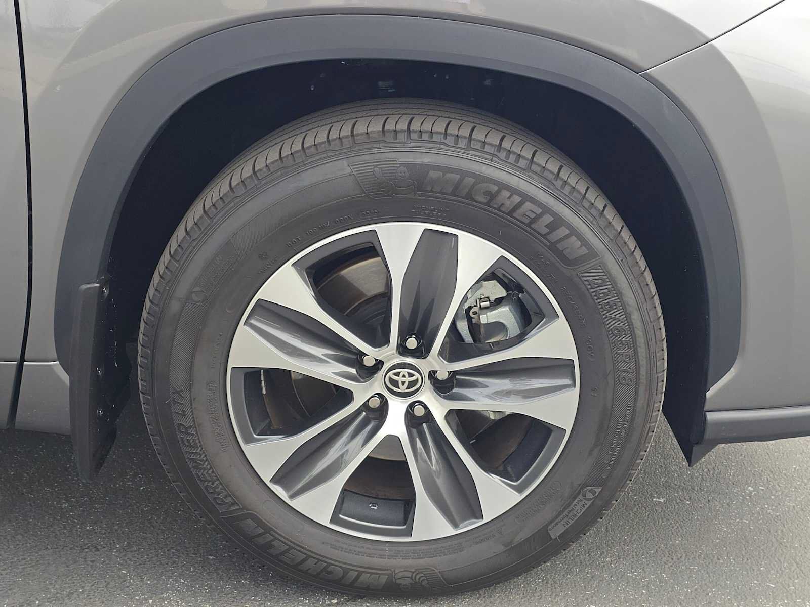 Certified 2026 Toyota Highlander XLE AWD/4WD image 9