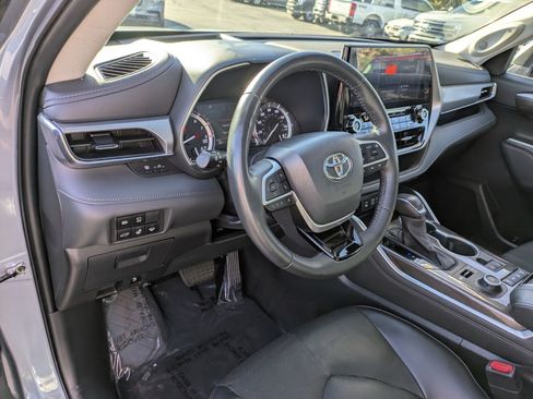 Used 2022 Toyota Highlander Platinum AWD/4WD image 14