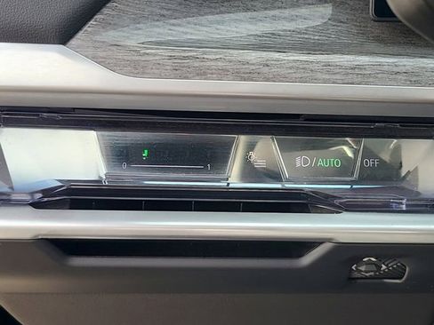 Used 2023 BMW 760i xDrive image 26