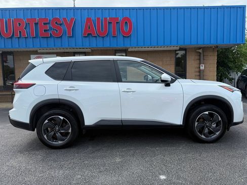 Used 2024 Nissan Rogue SV FWD image 8