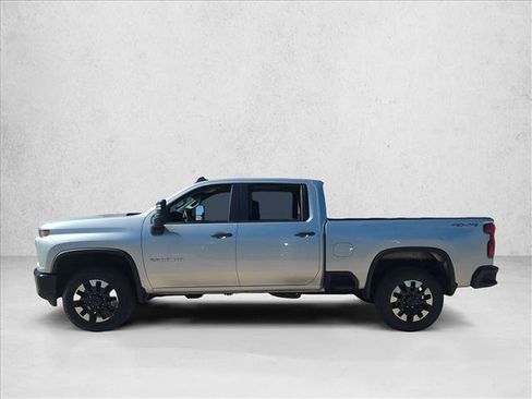 Used 2020 Chevrolet Silverado 2500 Custom w/ Custom Value Package image 8
