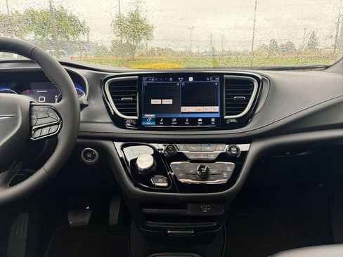 New 2026 Chrysler Pacifica Select w/ S Appearance Package AWD/4WD image 12