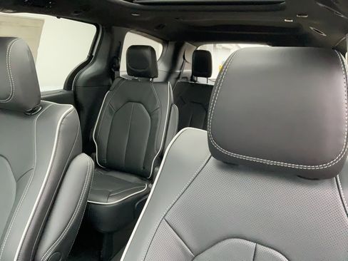 New 2026 Chrysler Pacifica Limited image 13