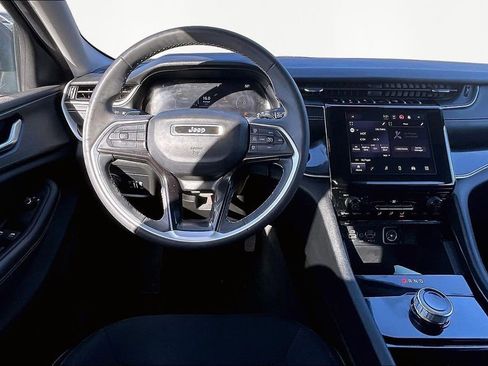 Used 2023 Jeep Grand Cherokee L Laredo image 10