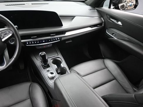 Used 2025 Cadillac XT4 Premium Luxury image 14