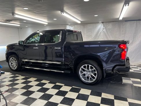 Used 2023 Chevrolet Silverado 1500 High Country w/ High Country Premium Package AWD/4WD image 9