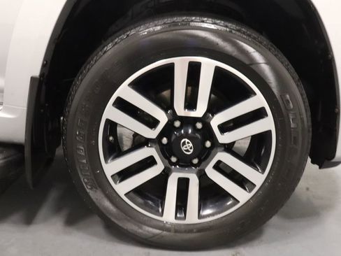 Used 2021 Toyota 4Runner Limited AWD/4WD image 28