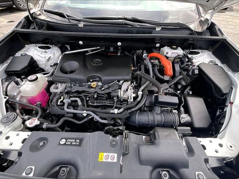 Used 2021 Toyota RAV4 XLE w/ Carpet Mat Package (TMS) image 9