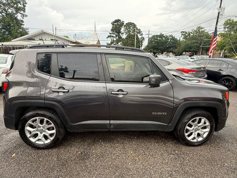 Used 2018 Jeep Renegade Latitude FWD image 5