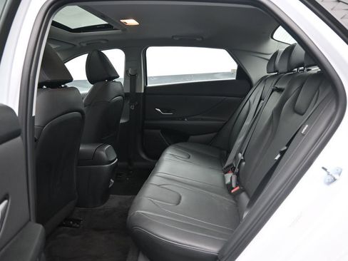 Used 2025 Hyundai Elantra Limited image 30