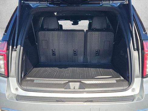Used 2024 Chevrolet Suburban Premier image 5