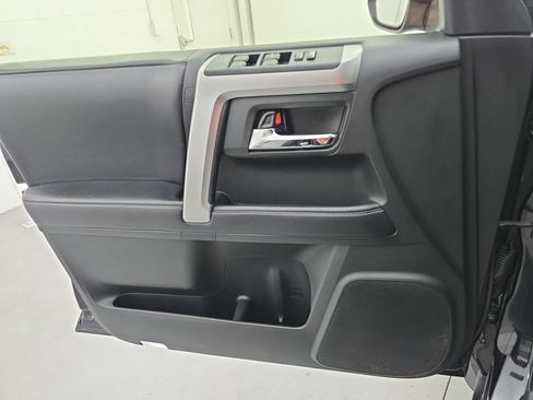 Used 2017 Toyota 4Runner SR5 RWD image 26
