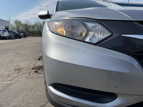 Used 2018 Honda HR-V LX image 8