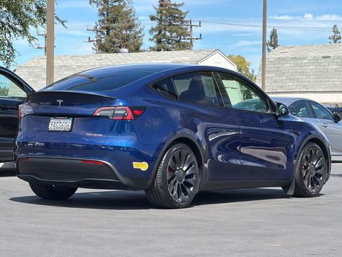 Used 2022 Tesla Model Y Performance AWD/4WD image 2