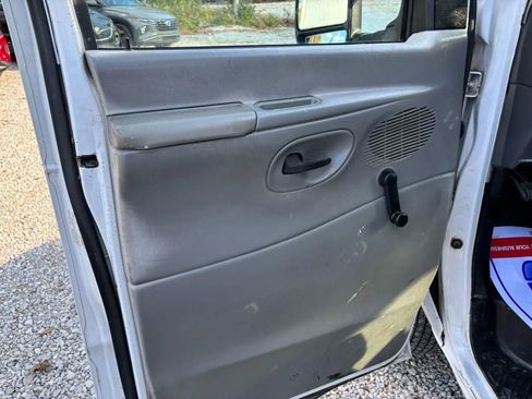 Used 2003 Ford E-350 and Econoline 350 Super Duty image 23