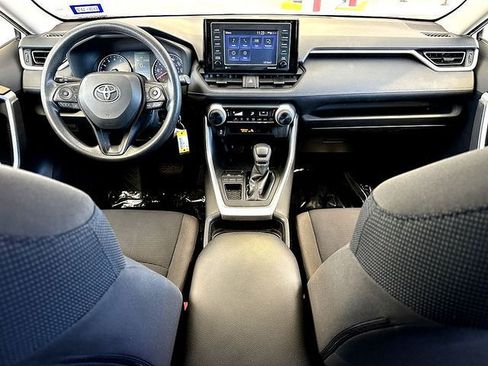 Used 2021 Toyota RAV4 LE FWD image 27
