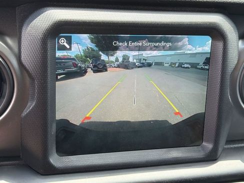 Used 2022 Jeep Gladiator Sport AWD/4WD image 13
