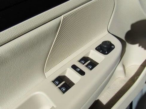 Used 2011 Volkswagen Jetta TDI image 17